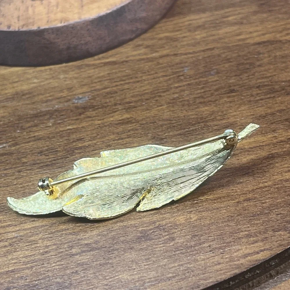Vtg Gold Tone Feather Brooch Faux Pearl Accent Nature Inspired Lapel Pin